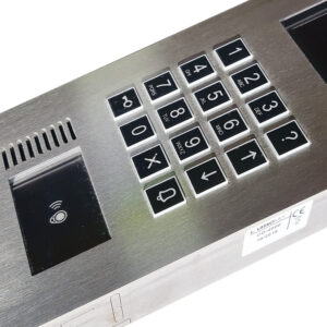 Цифров Входен панел Laskomex CP-4000 неръждаема стомана. Вграден четец за RFID безконтактни чипове. Място за камера. Гласови и текстови съобщеия. Включен Електорнен опис на абонатите. С вграден контрол на достъп. 3514